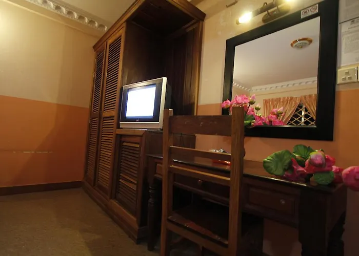 Adan World Hostel *