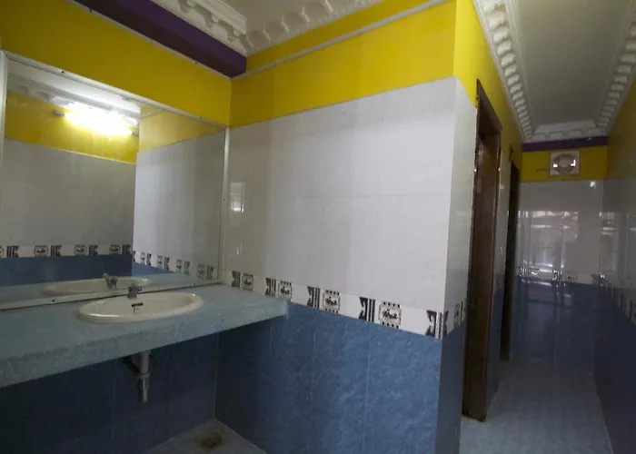 Adan World Hostel *